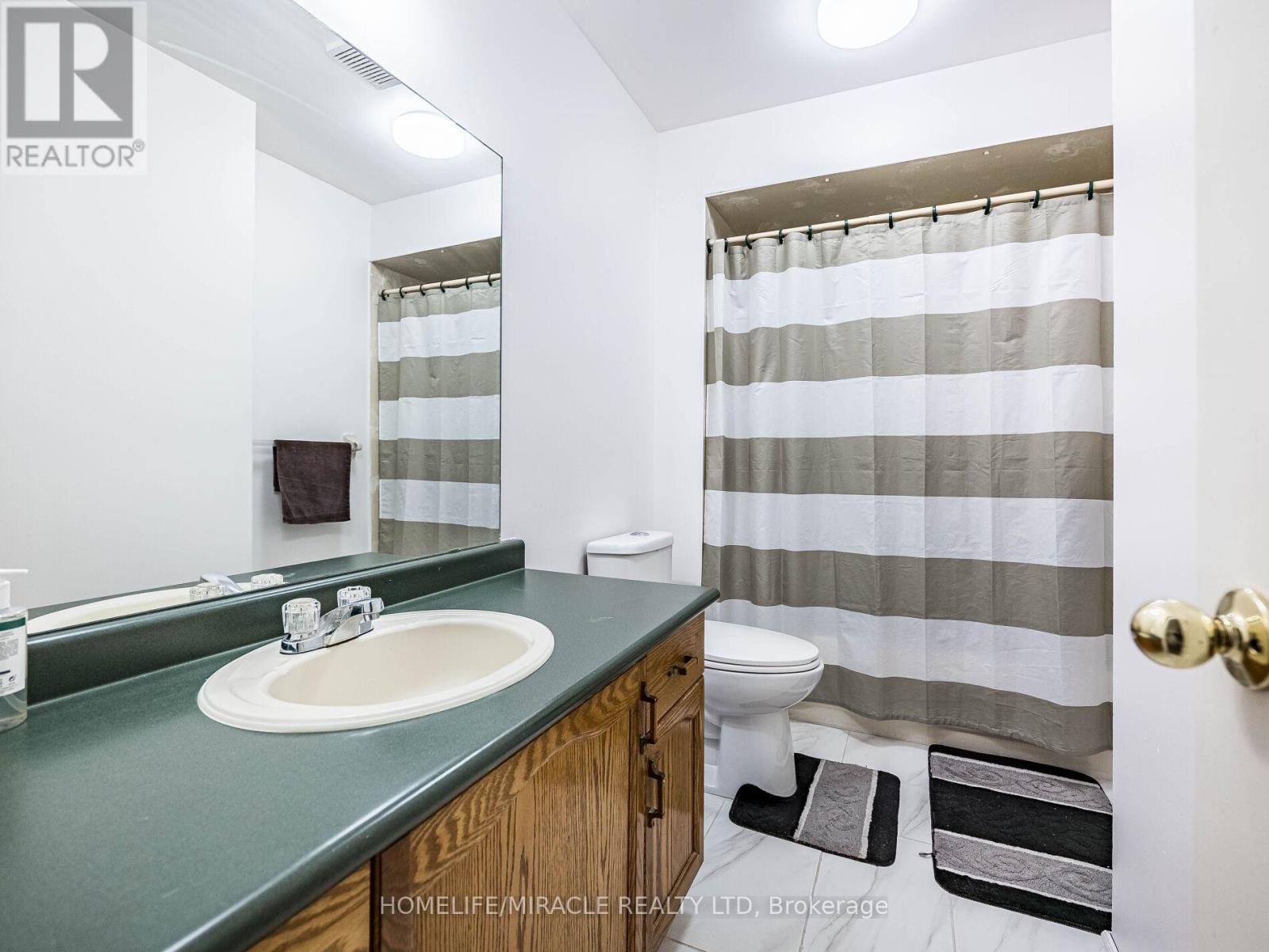 238 Candlewood Drive, Hamilton, Ontario  L8J 3P6 - Photo 31 - X12077224