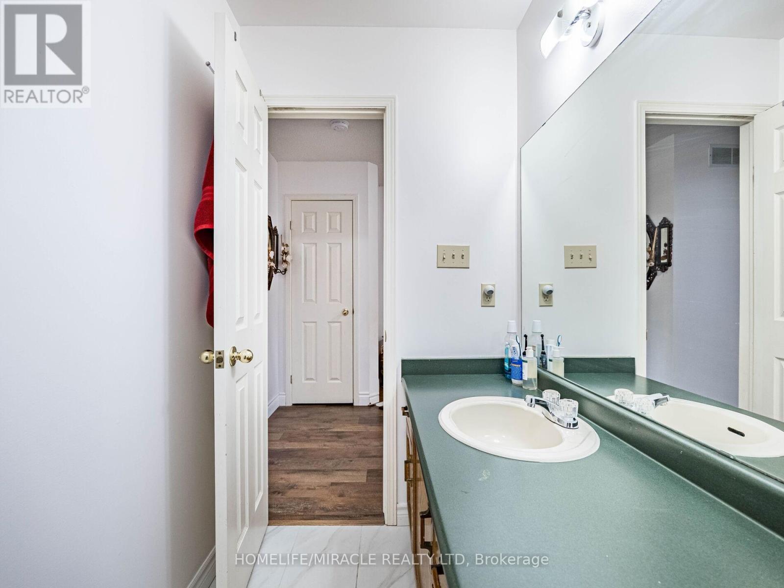 238 Candlewood Drive, Hamilton, Ontario  L8J 3P6 - Photo 32 - X12077224