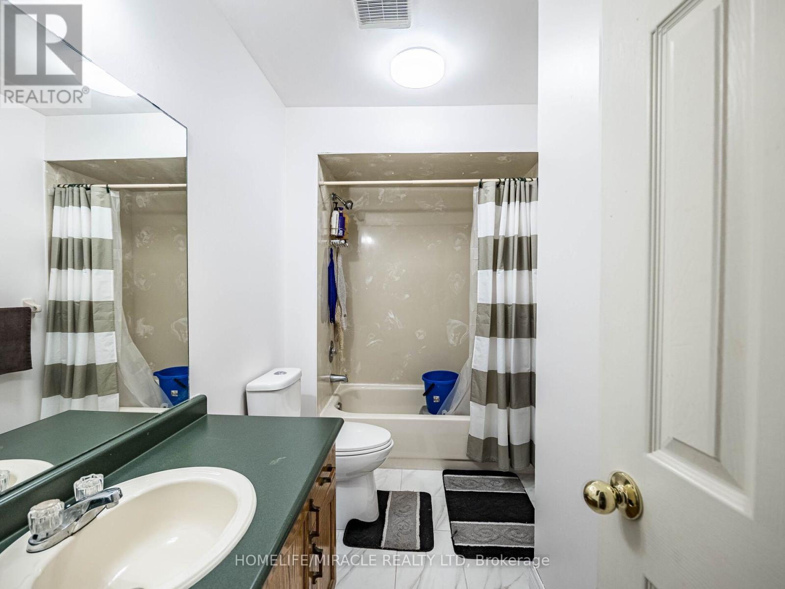 238 Candlewood Drive, Hamilton, Ontario  L8J 3P6 - Photo 33 - X12077224