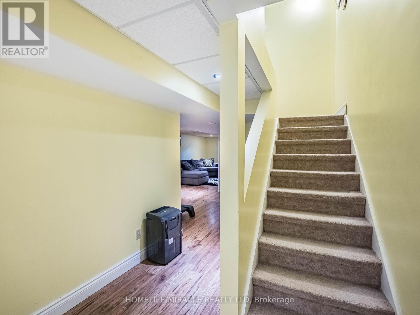 238 Candlewood Drive, Hamilton, Ontario  L8J 3P6 - Photo 36 - X12077224