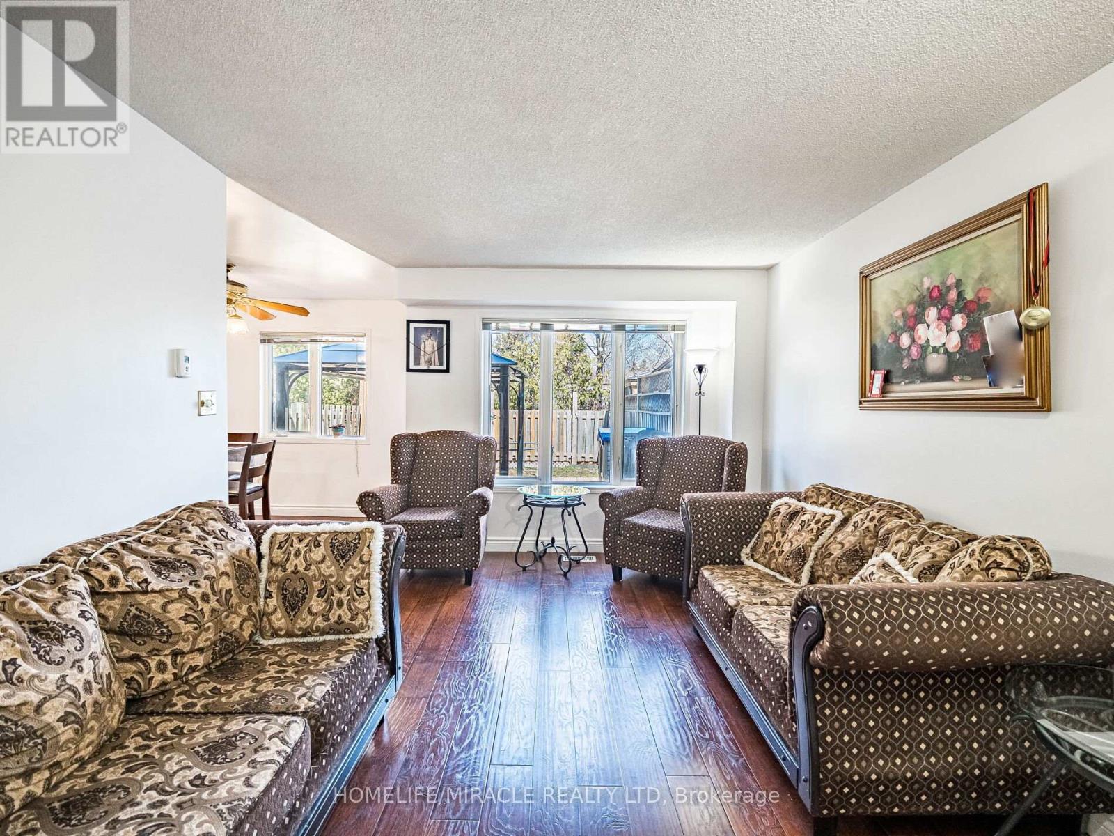 238 Candlewood Drive, Hamilton, Ontario  L8J 3P6 - Photo 8 - X12077224