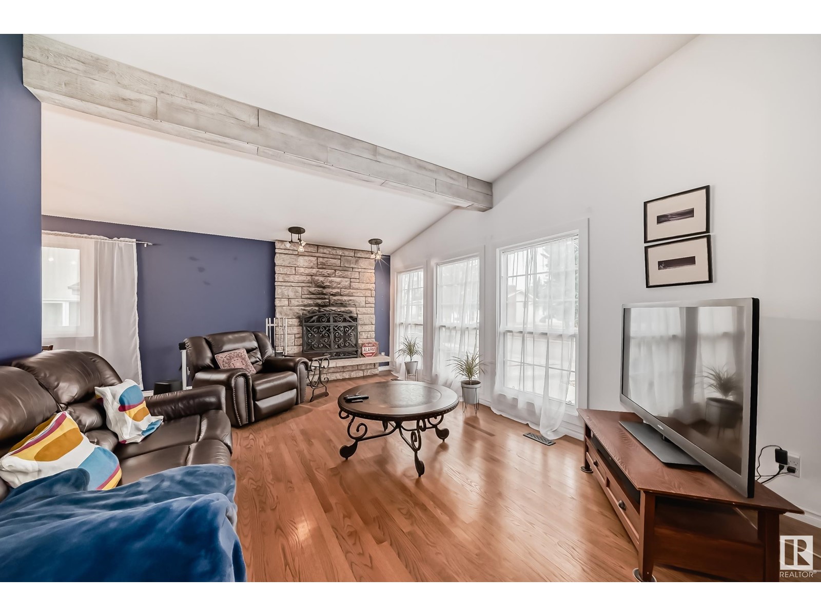 Property at 3543 105B ST NW image 3