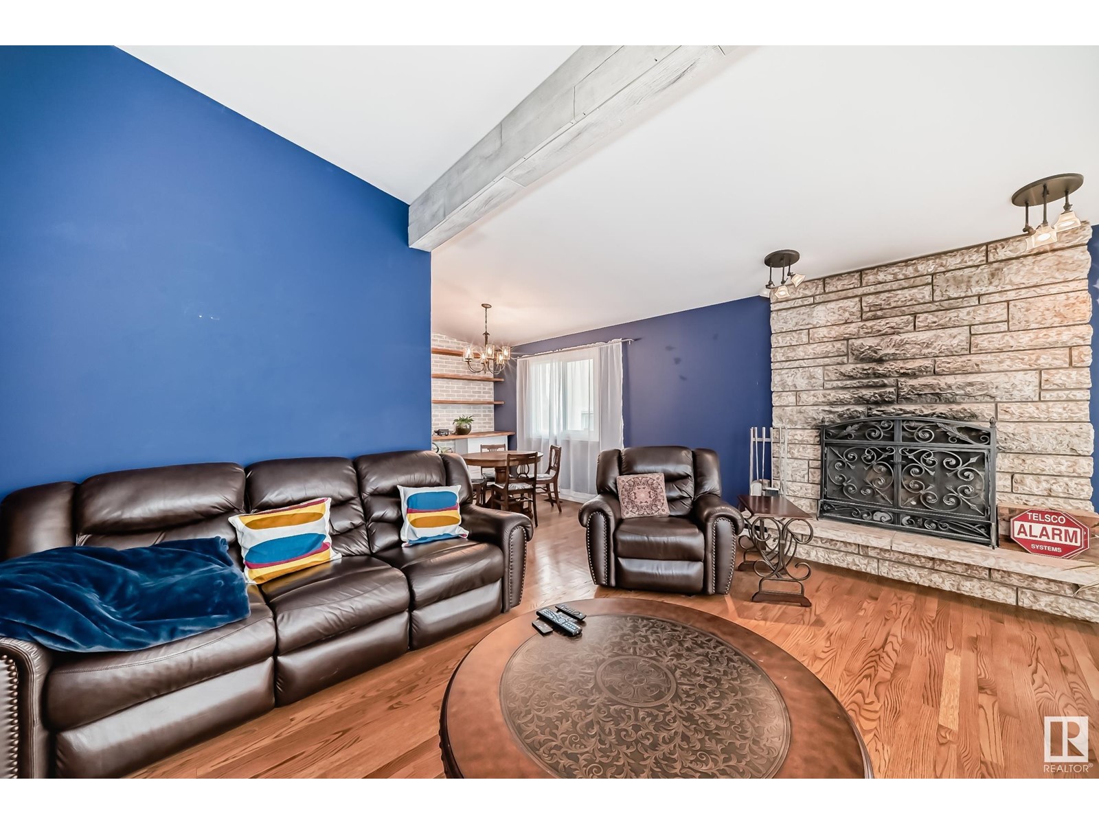 Property at 3543 105B ST NW image 4
