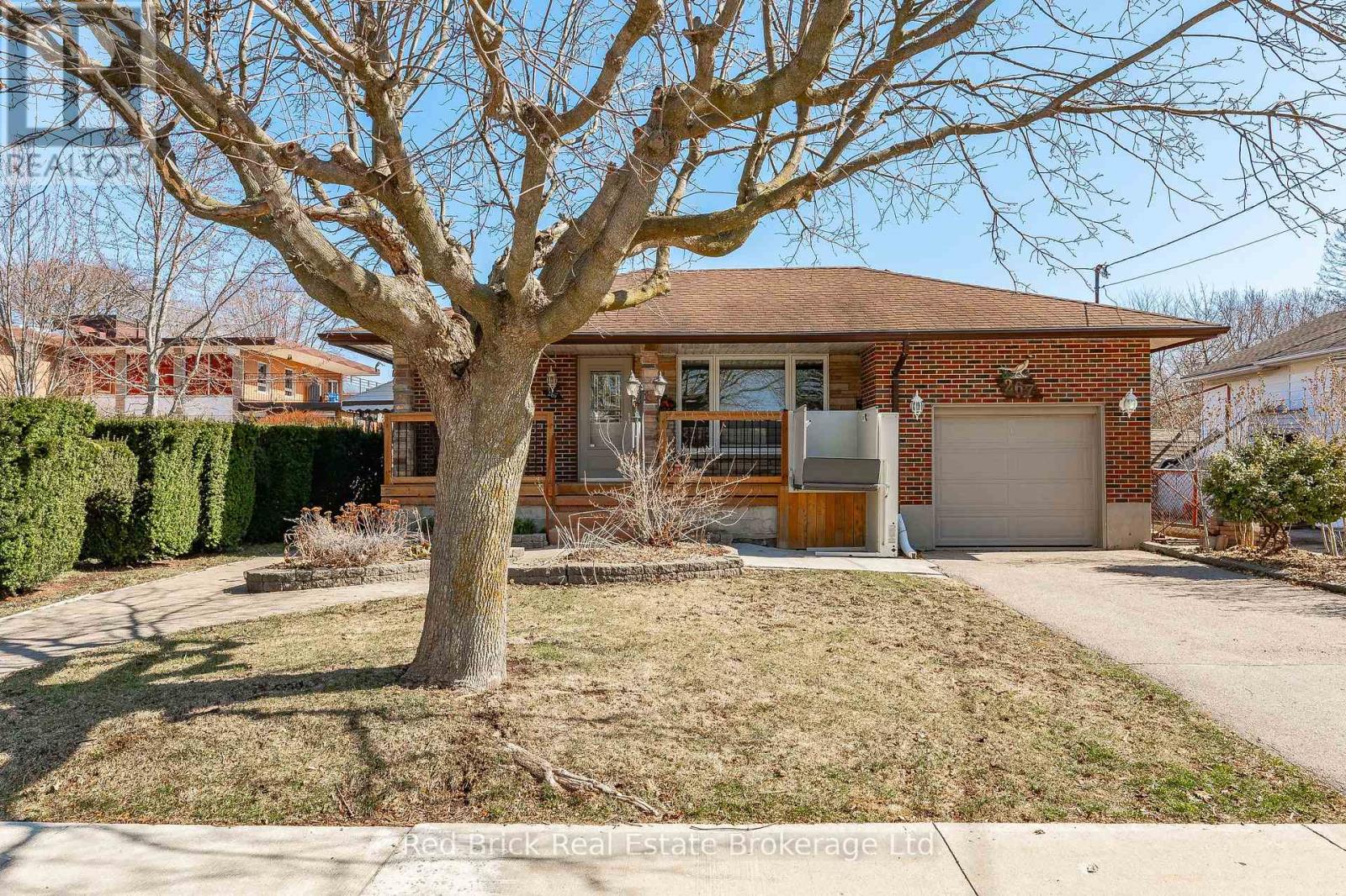 Property at 267 METCALFE STREET image 3