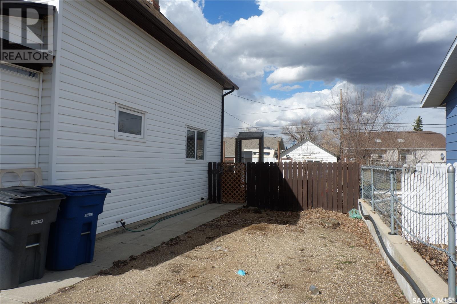 405 4th Avenue E, Assiniboia, Saskatchewan  S0H 0B0 - Photo 27 - SK999610