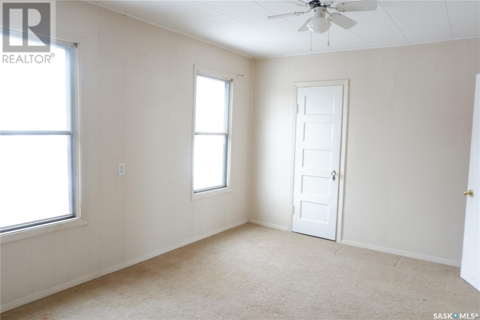 405 4th Avenue E, Assiniboia, Saskatchewan  S0H 0B0 - Photo 16 - SK999610