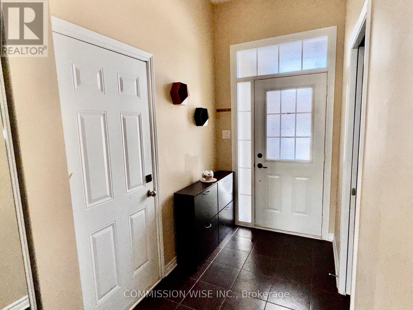 Property at 354 KINGBROOK DRIVE image 2
