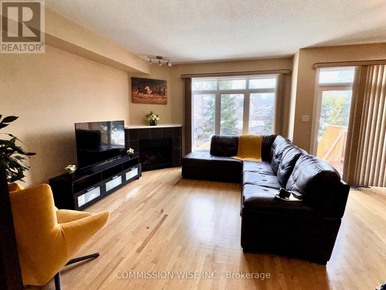 Property at 354 KINGBROOK DRIVE image 4
