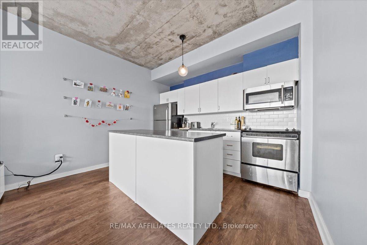 Property at 201 - 180 YORK STREET image 3