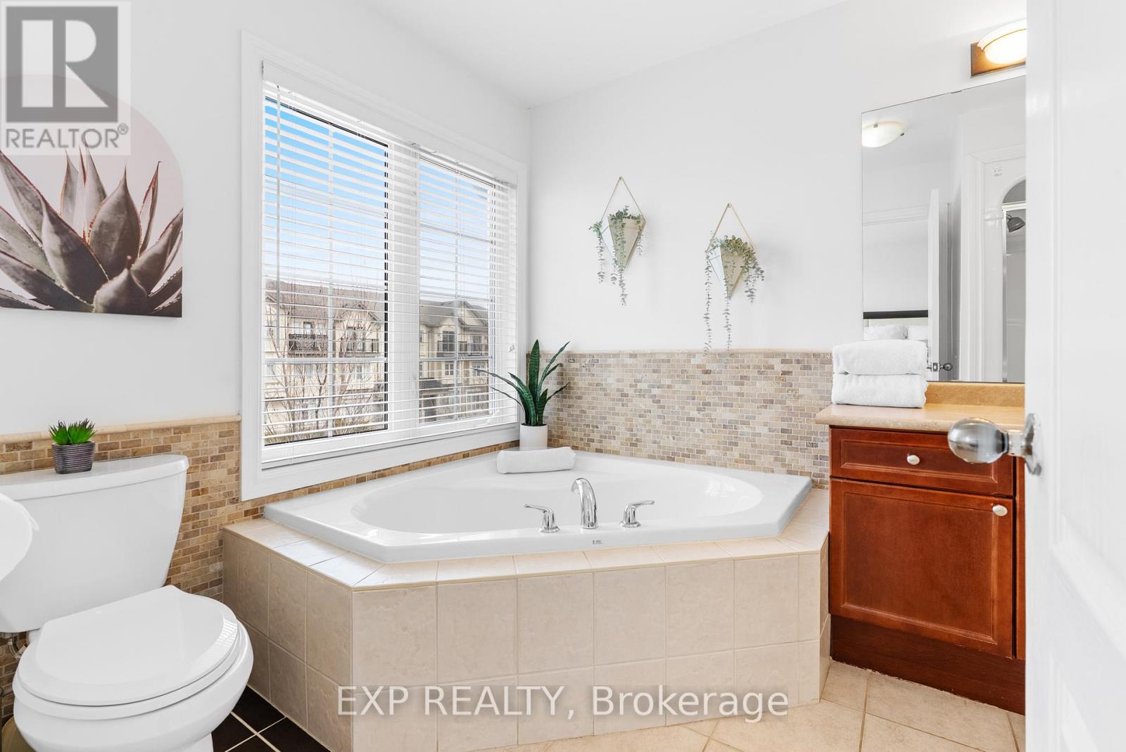4 - 71 Puccini Drive, Richmond Hill, Ontario  L4E 4X8 - Photo 23 - N12077310