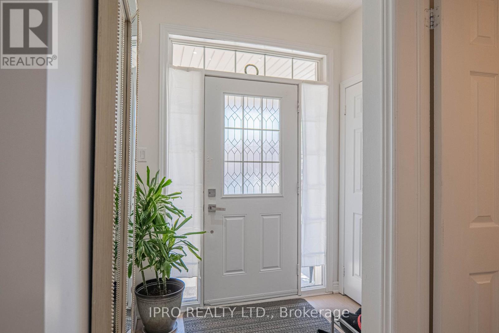 Property at 14 VANWOOD CRESCENT image 4