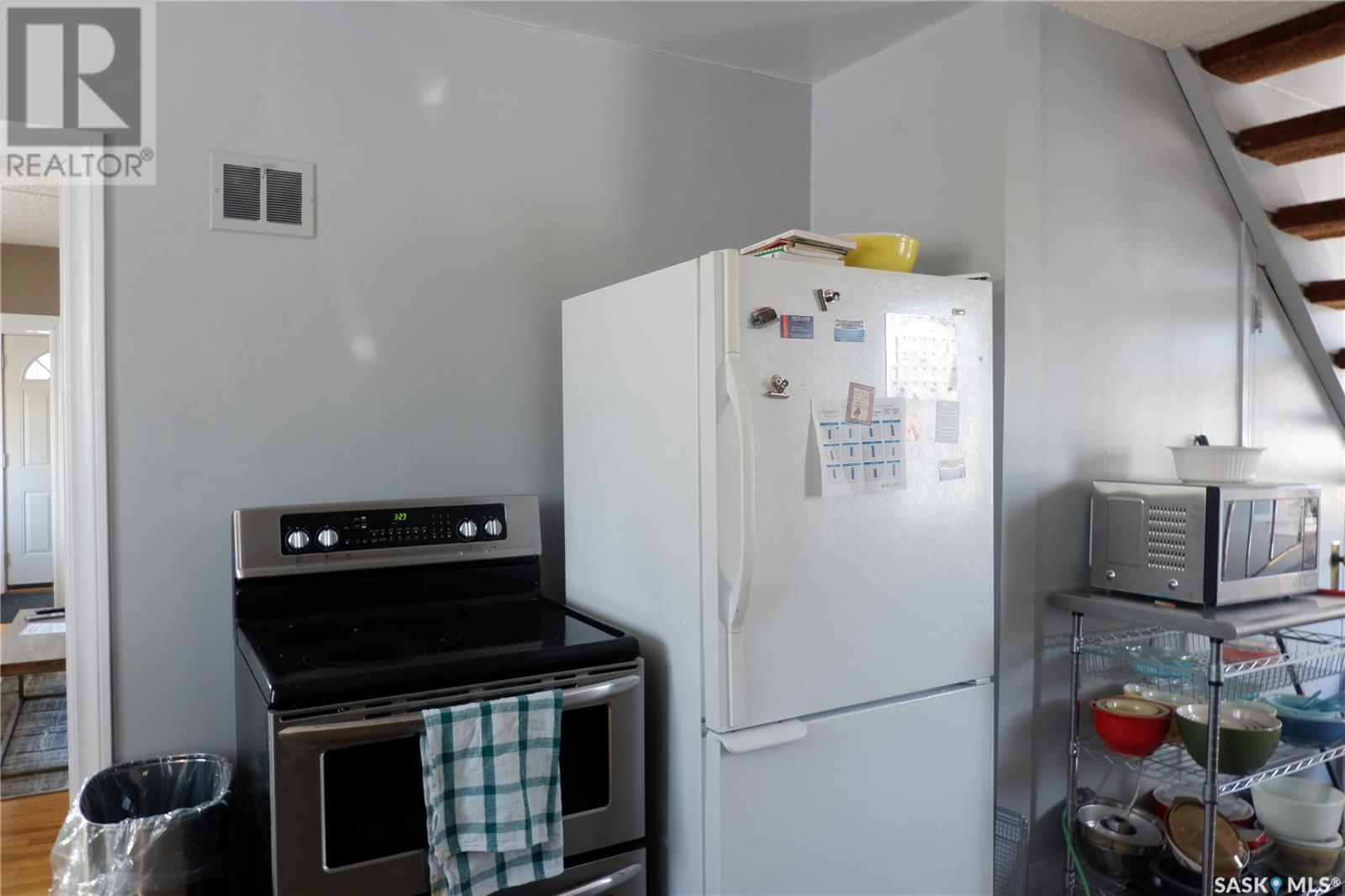Property at 306 6th AVENUE E image 5