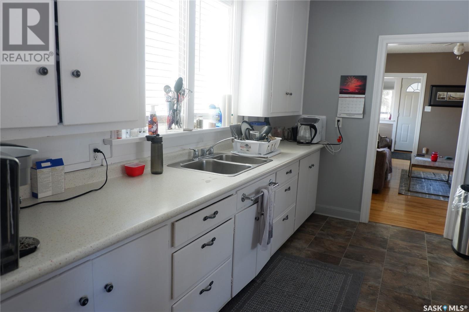 Property at 306 6th AVENUE E image 2