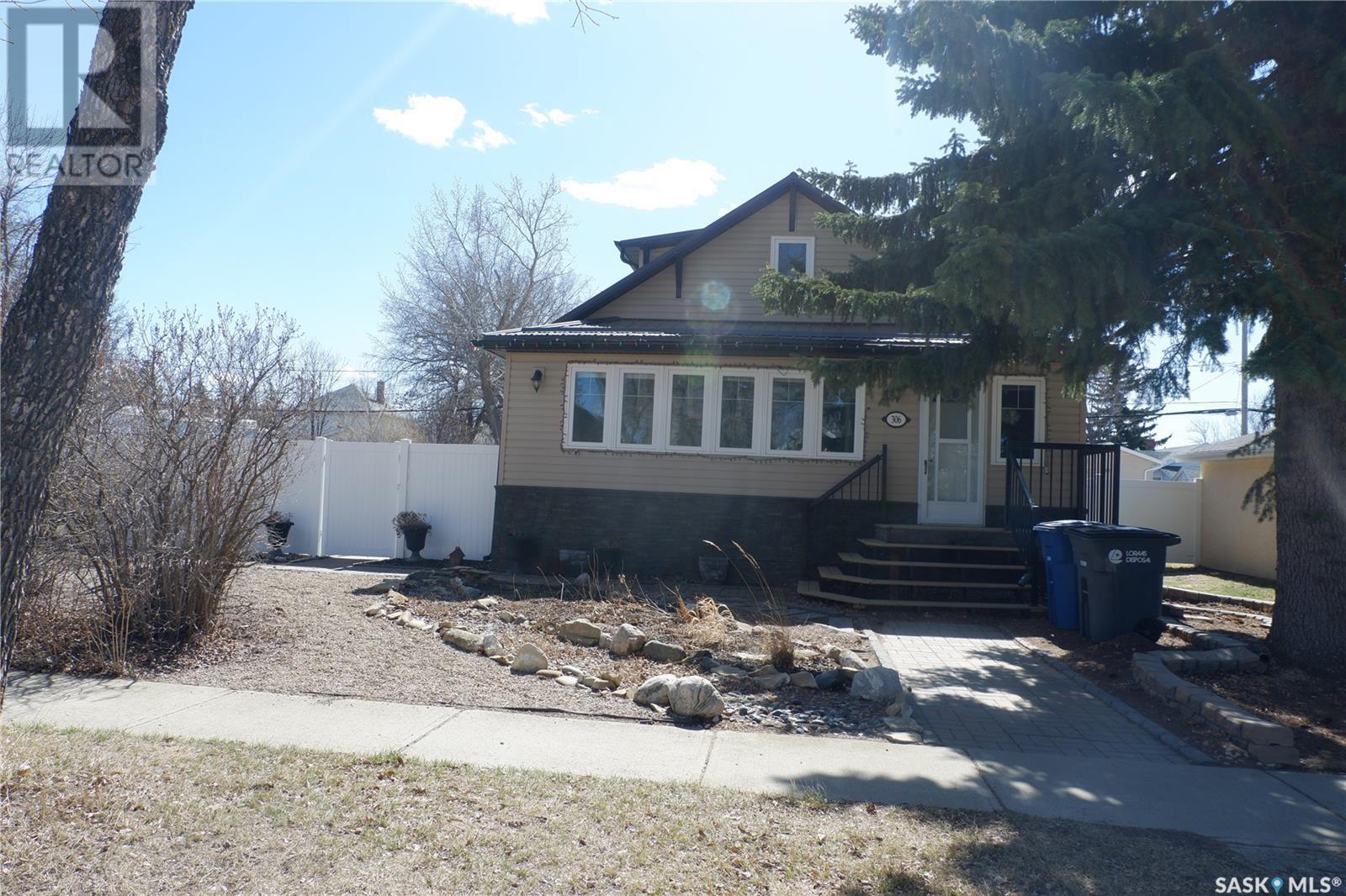 Property at 306 6th AVENUE E image 1