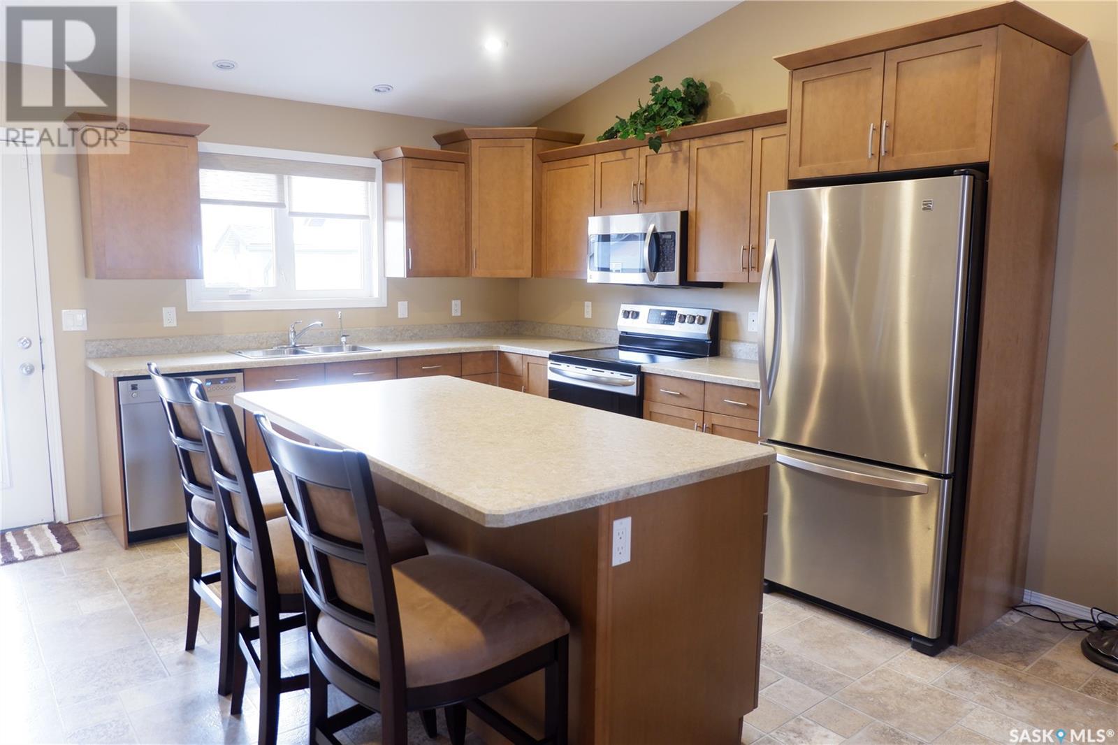 1 401 3rd Avenue E, Assiniboia, Saskatchewan  S0H 0B0 - Photo 3 - SK993792