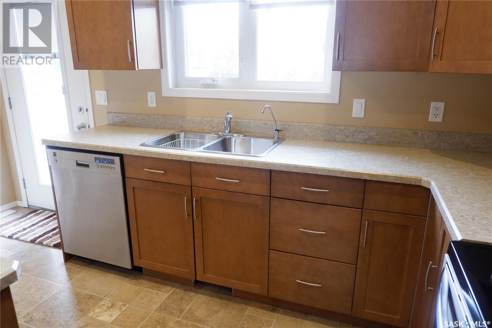 1 401 3rd Avenue E, Assiniboia, Saskatchewan  S0H 0B0 - Photo 5 - SK993792