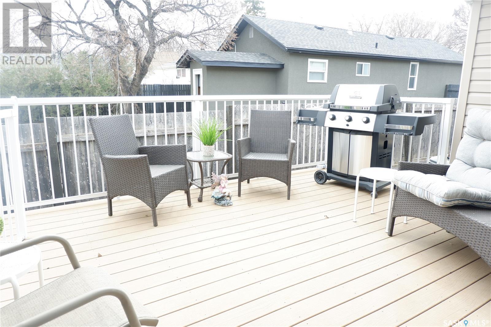 1 401 3rd Avenue E, Assiniboia, Saskatchewan  S0H 0B0 - Photo 2 - SK993792