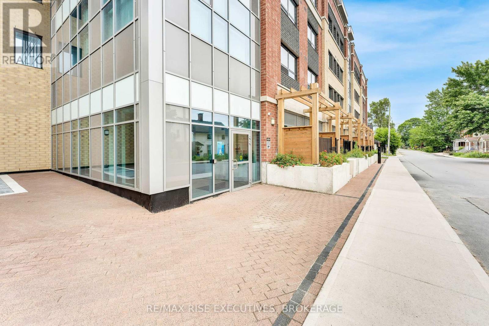 104 - 652 Princess Street, Kingston, Ontario  K7L 3Z9 - Photo 3 - X12077428