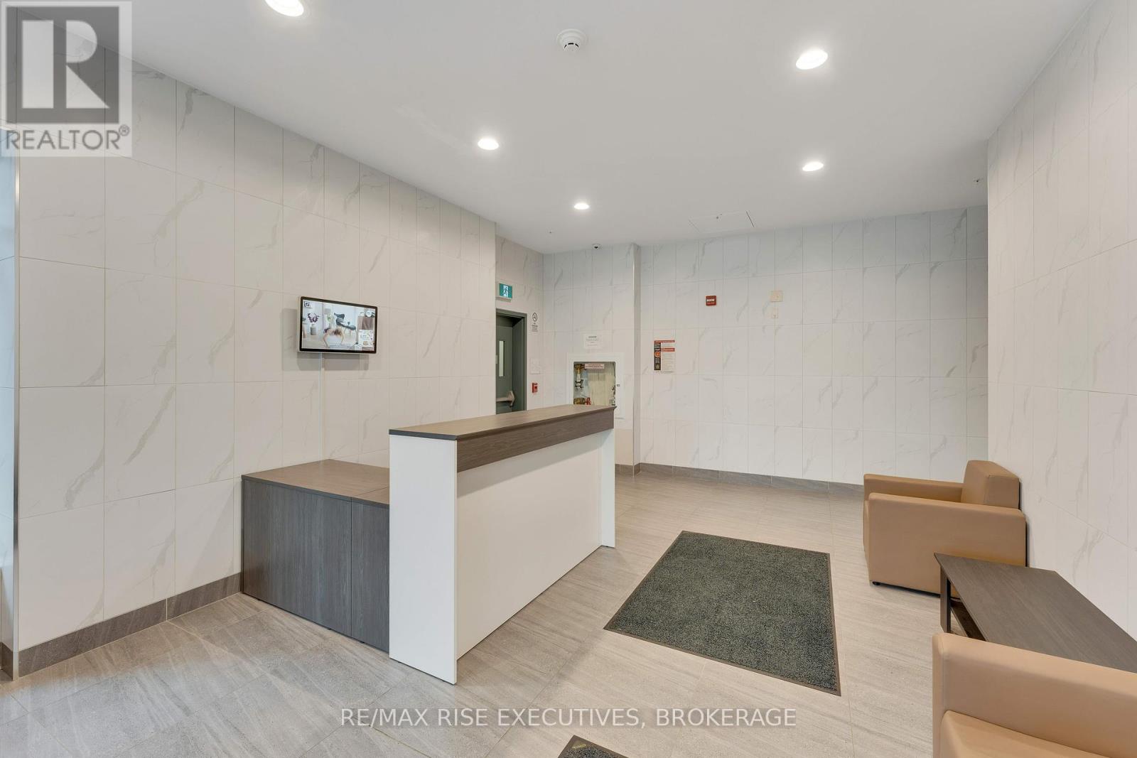 104 - 652 Princess Street, Kingston, Ontario  K7L 3Z9 - Photo 4 - X12077428