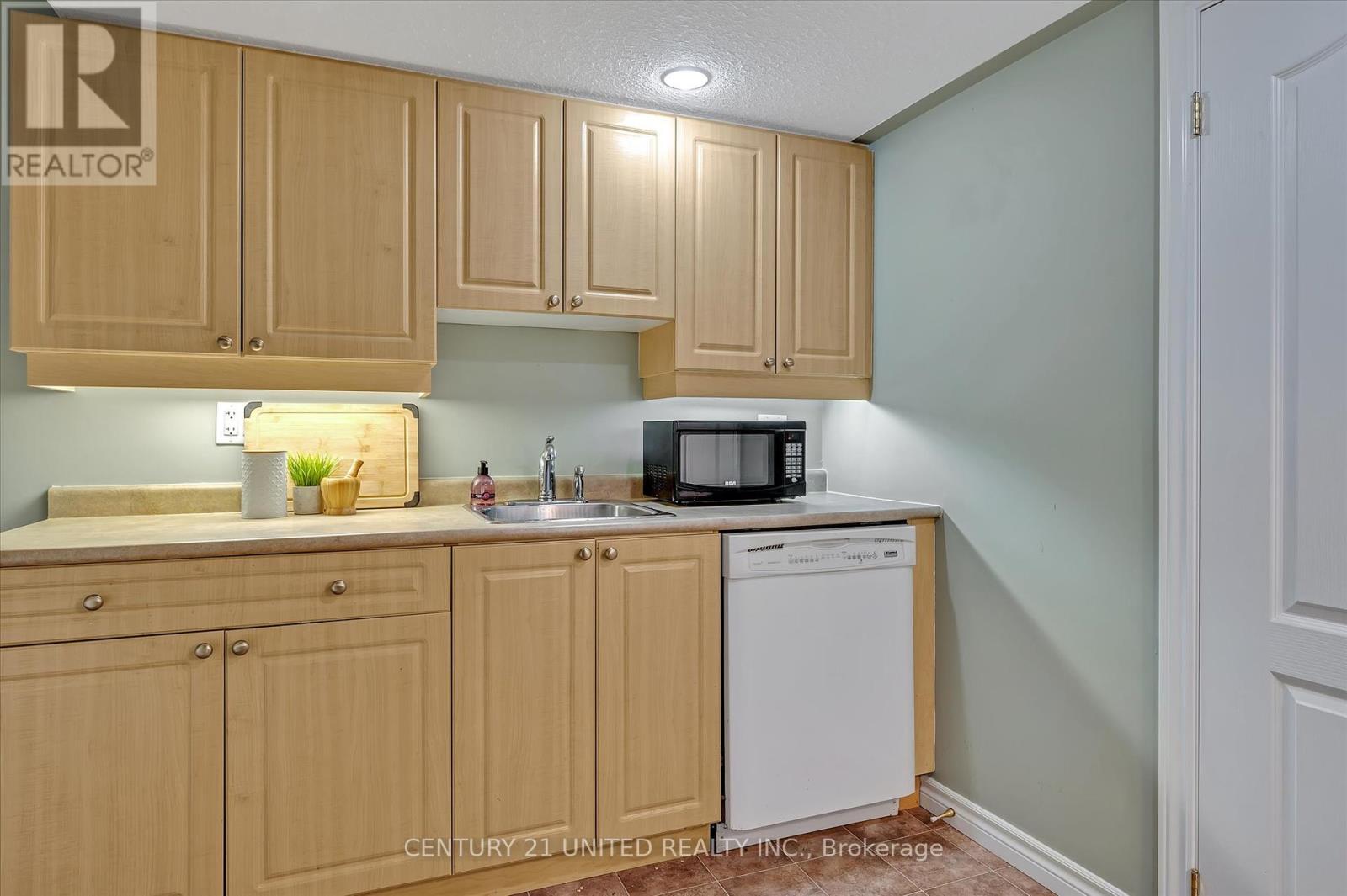 213 Farrier Crescent, Peterborough North, Ontario  K9L 0A6 - Photo 28 - X12077490