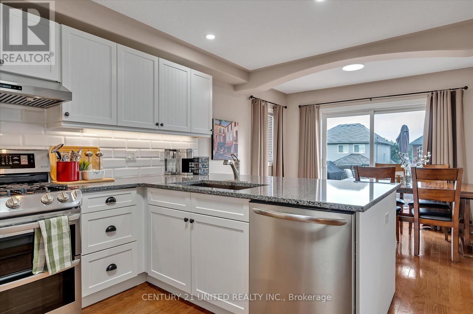 213 Farrier Crescent, Peterborough North, Ontario  K9L 0A6 - Photo 7 - X12077490