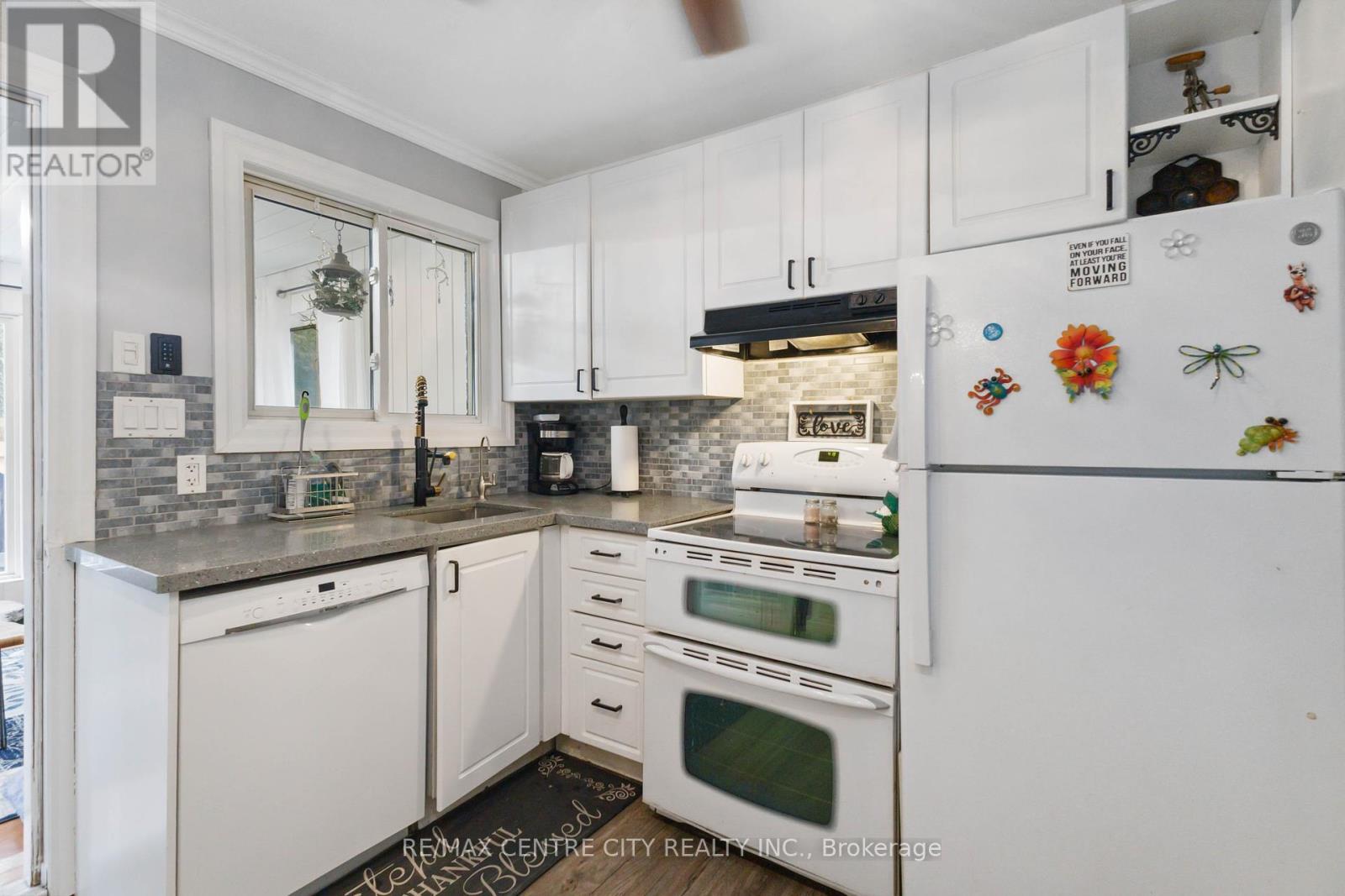 227 Oakland Avenue, London East (East M), Ontario  N5W 4J2 - Photo 18 - X12077400