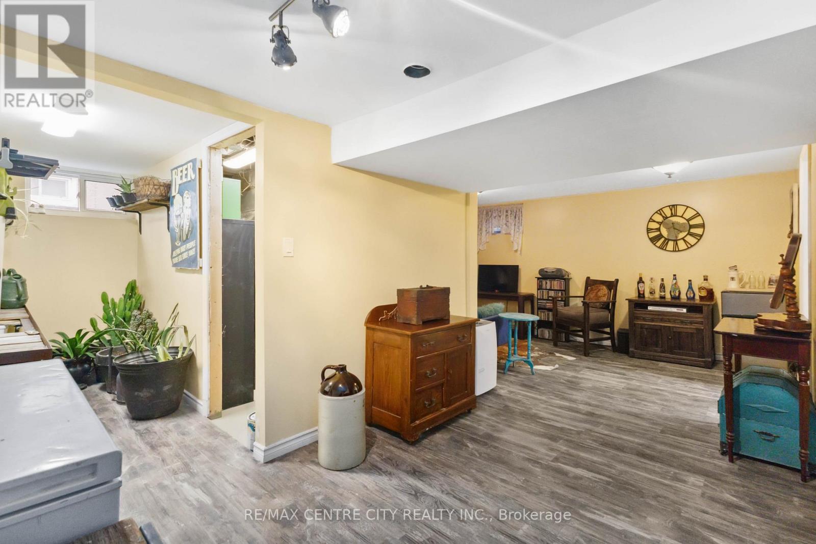 227 Oakland Avenue, London East (East M), Ontario  N5W 4J2 - Photo 28 - X12077400