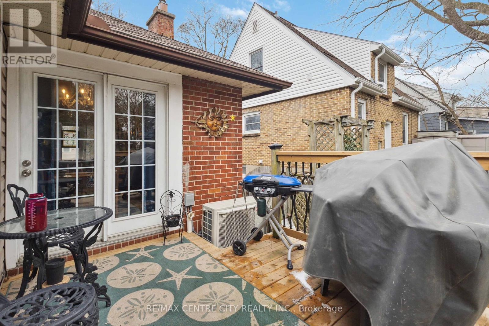 227 Oakland Avenue, London East (East M), Ontario  N5W 4J2 - Photo 37 - X12077400