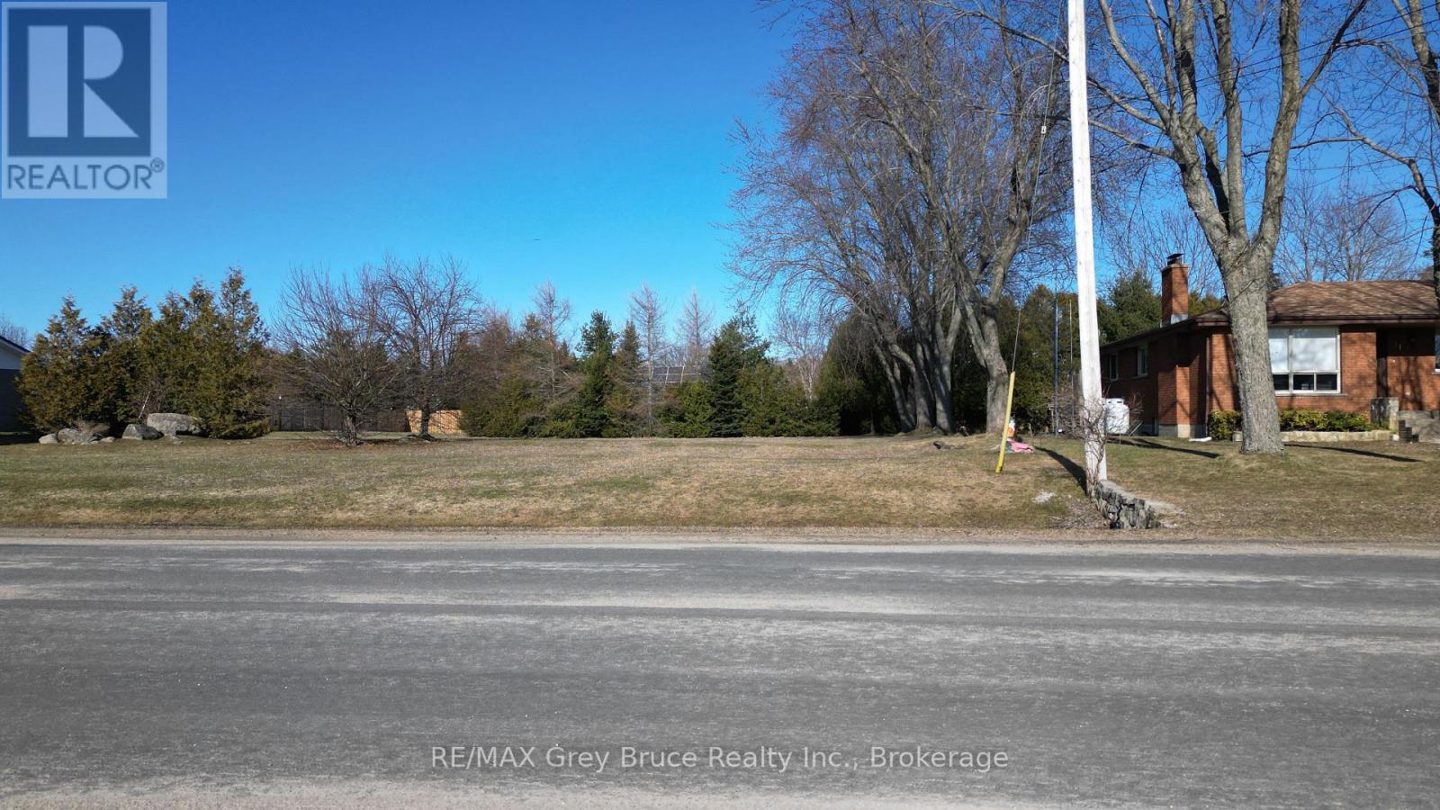15 Bayfield Street, Northern Bruce Peninsula, Ontario  N0H 1W0 - Photo 2 - X12077406