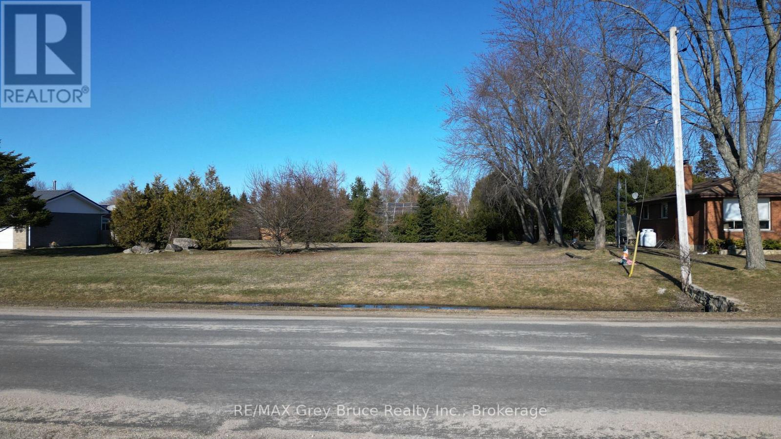 15 Bayfield Street, Northern Bruce Peninsula, Ontario  N0H 1W0 - Photo 3 - X12077406