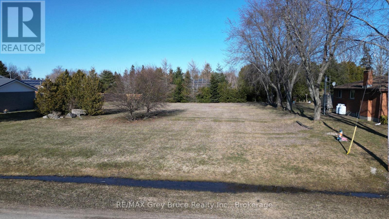 15 Bayfield Street, Northern Bruce Peninsula, Ontario  N0H 1W0 - Photo 4 - X12077406