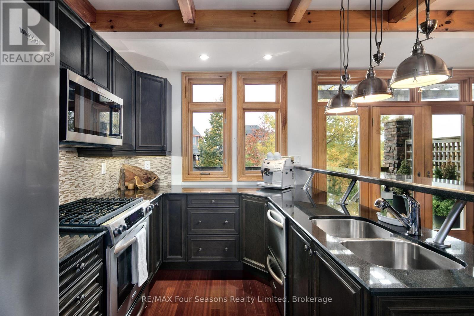 57 - 204 Blueski George Crescent, Blue Mountains, Ontario  L9V 0V4 - Photo 11 - X12077423