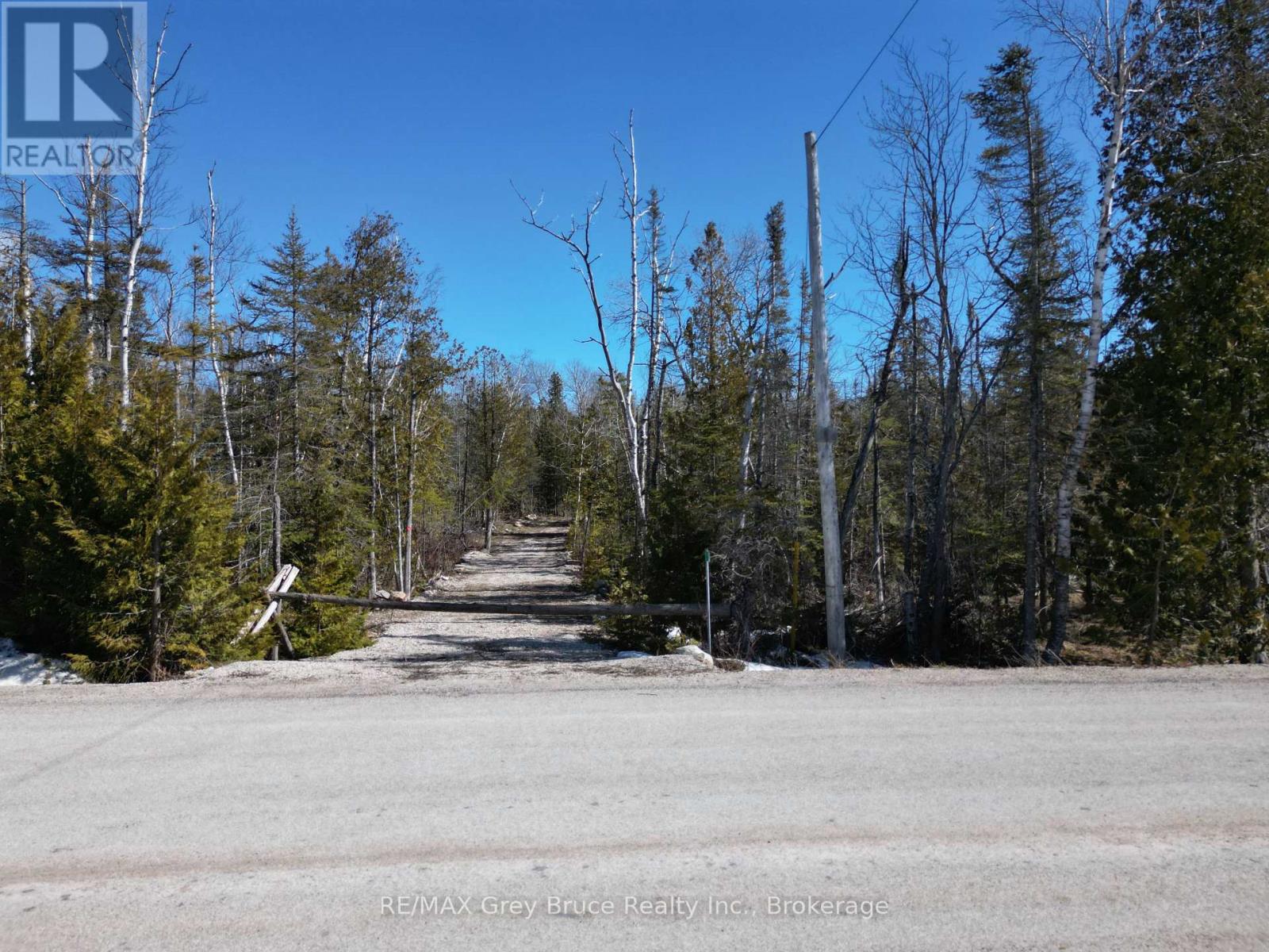 31 Baise Avenue, Northern Bruce Peninsula, Ontario  N0H 2R0 - Photo 2 - X12077456