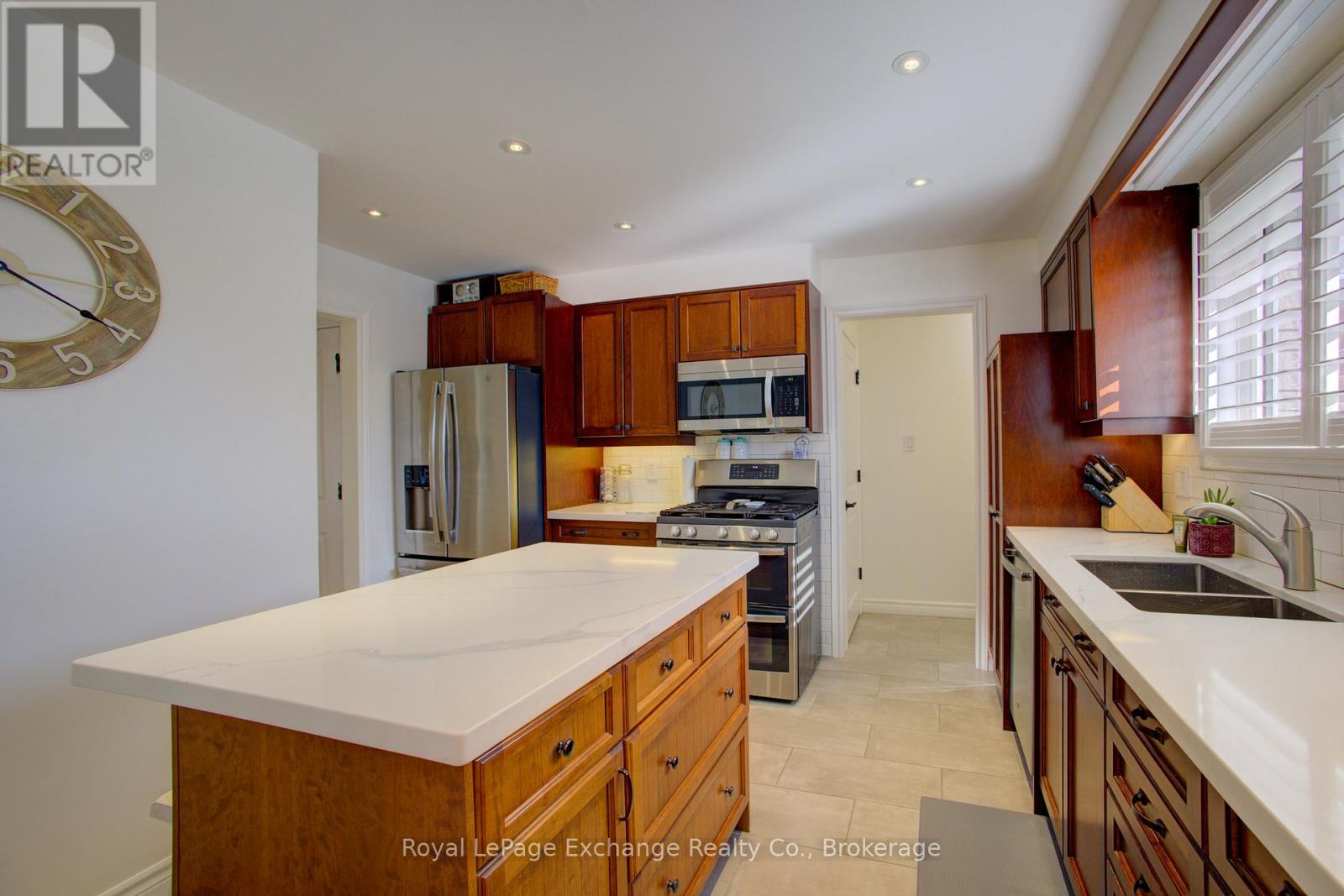 9 Orchard Avenue, Hamilton, Ontario  L9H 4A1 - Photo 13 - X12077540