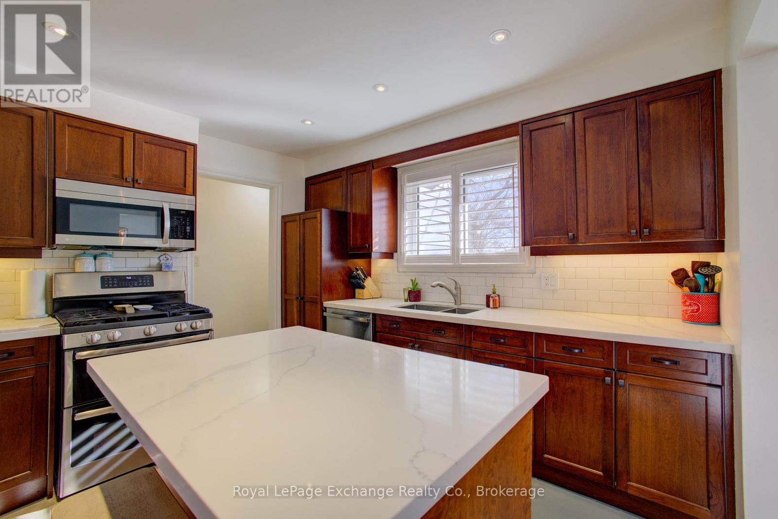 9 Orchard Avenue, Hamilton, Ontario  L9H 4A1 - Photo 14 - X12077540