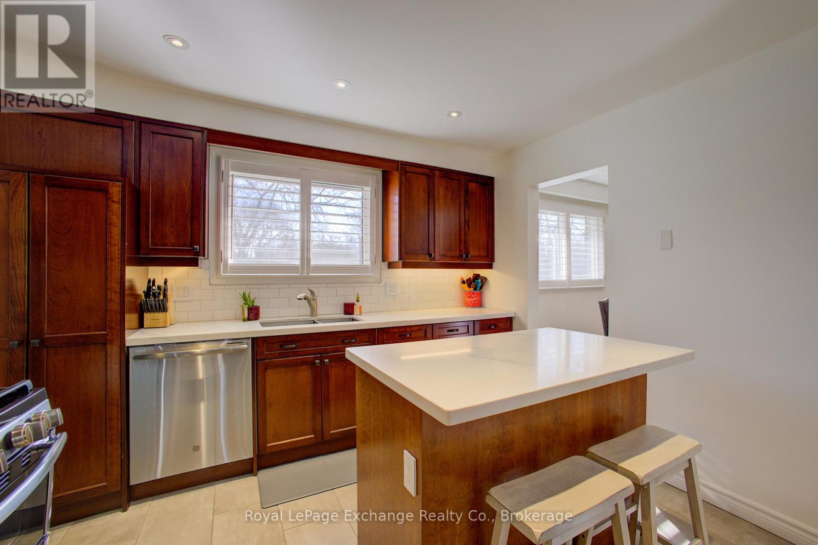 9 Orchard Avenue, Hamilton, Ontario  L9H 4A1 - Photo 16 - X12077540