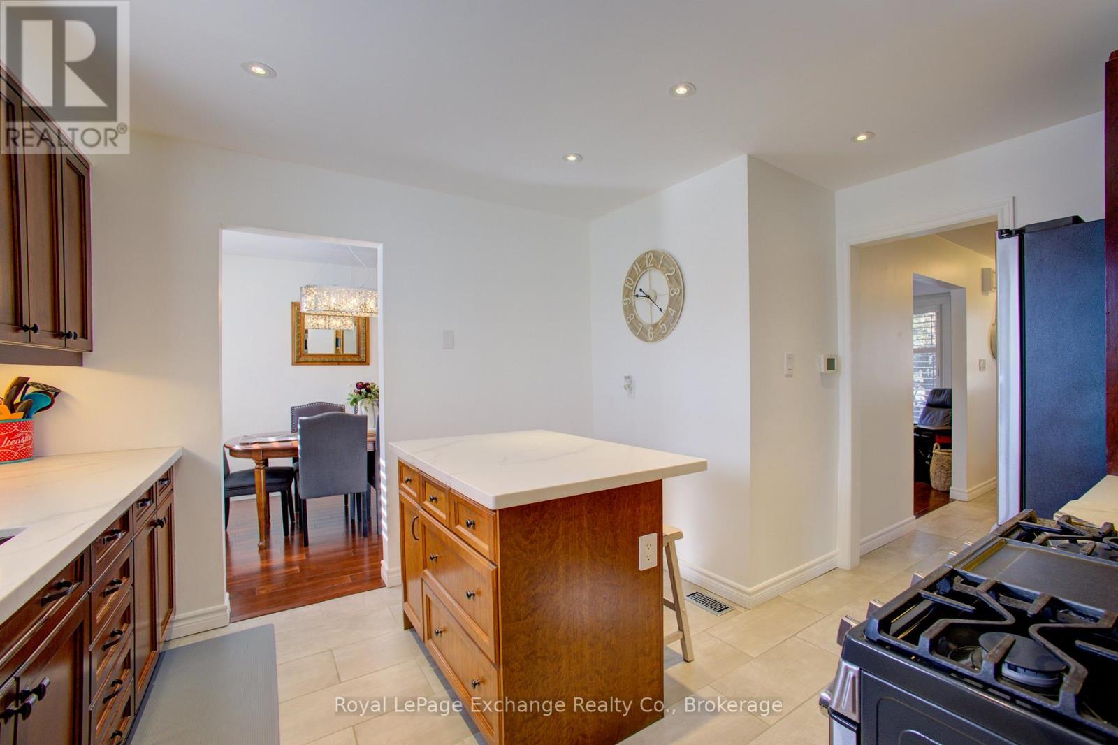 9 Orchard Avenue, Hamilton, Ontario  L9H 4A1 - Photo 17 - X12077540