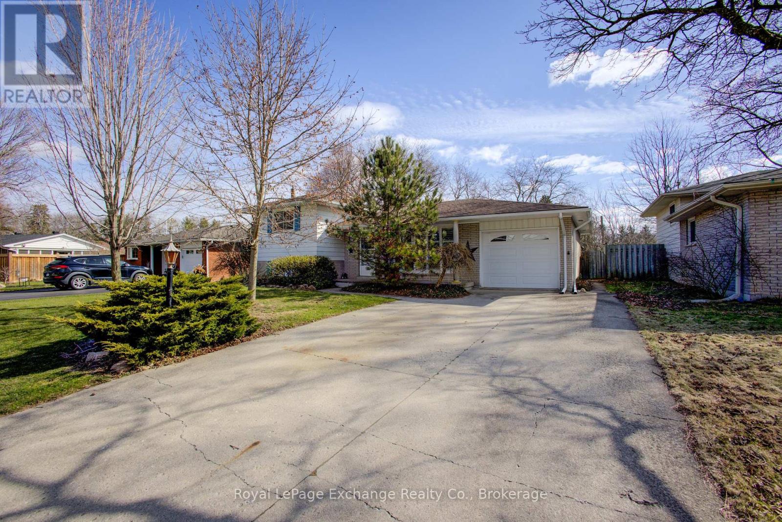 9 Orchard Avenue, Hamilton, Ontario  L9H 4A1 - Photo 2 - X12077540
