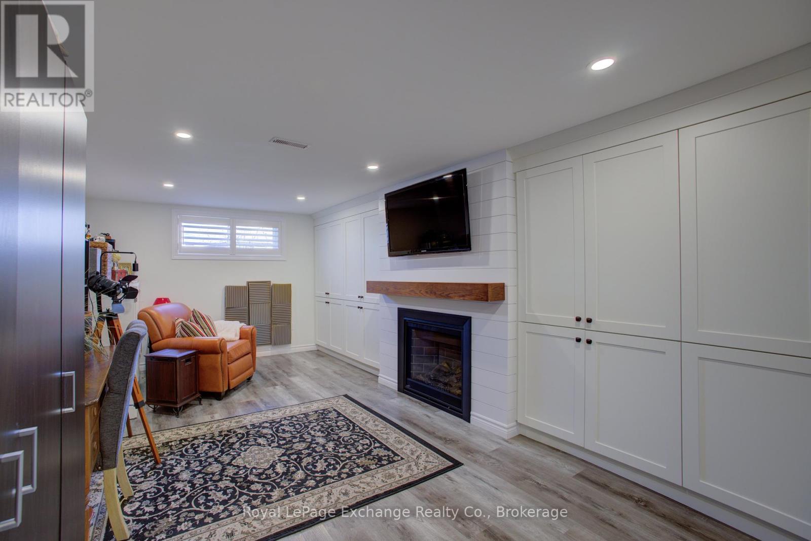 9 Orchard Avenue, Hamilton, Ontario  L9H 4A1 - Photo 23 - X12077540