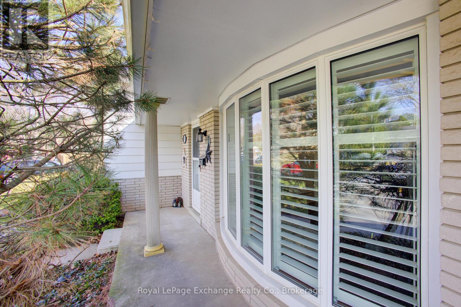 9 Orchard Avenue, Hamilton, Ontario  L9H 4A1 - Photo 3 - X12077540