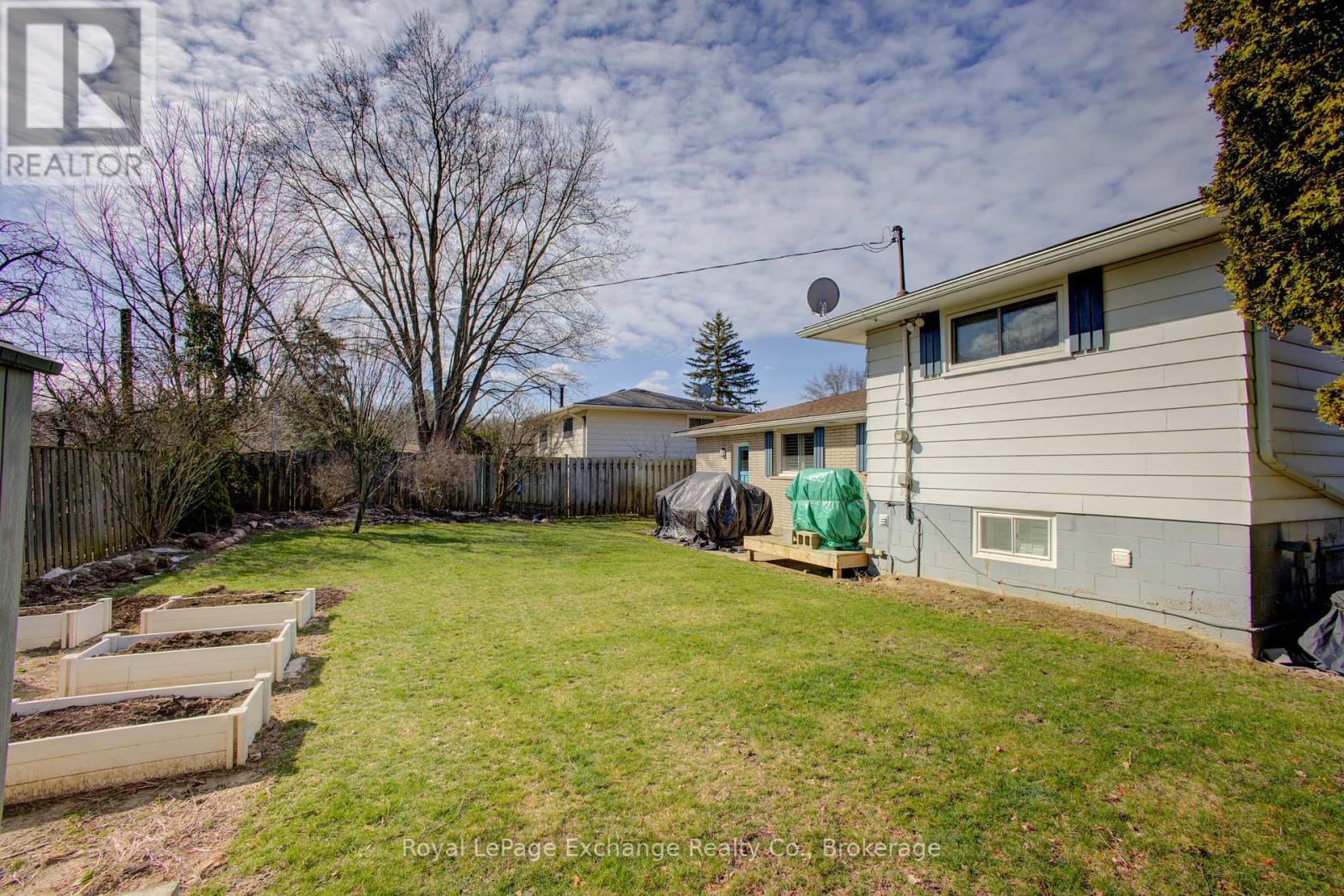 9 Orchard Avenue, Hamilton, Ontario  L9H 4A1 - Photo 34 - X12077540