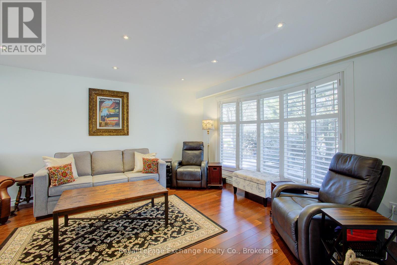 9 Orchard Avenue, Hamilton, Ontario  L9H 4A1 - Photo 6 - X12077540