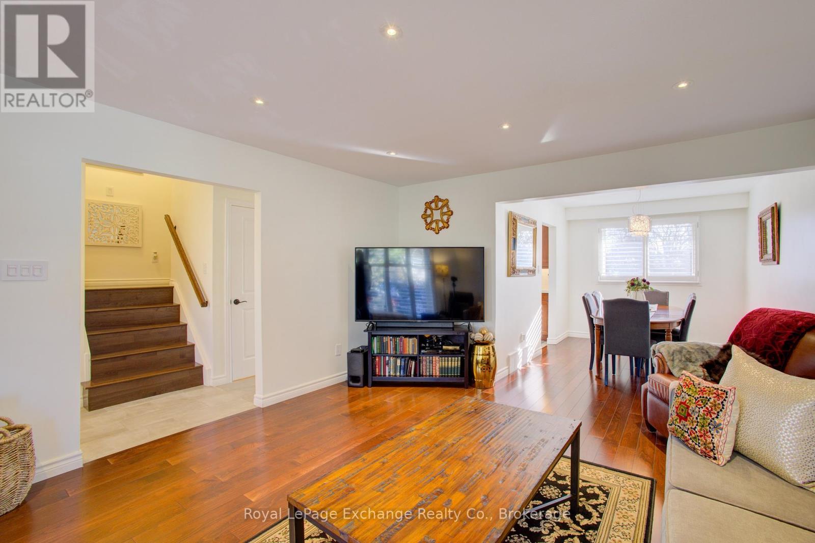9 Orchard Avenue, Hamilton, Ontario  L9H 4A1 - Photo 8 - X12077540