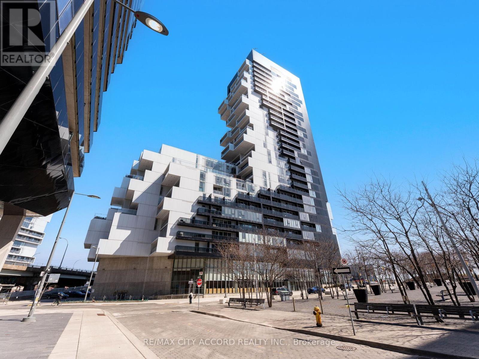 305 - 170 Bayview Avenue, Toronto, Ontario  M5A 0M4 - Photo 1 - C12077418