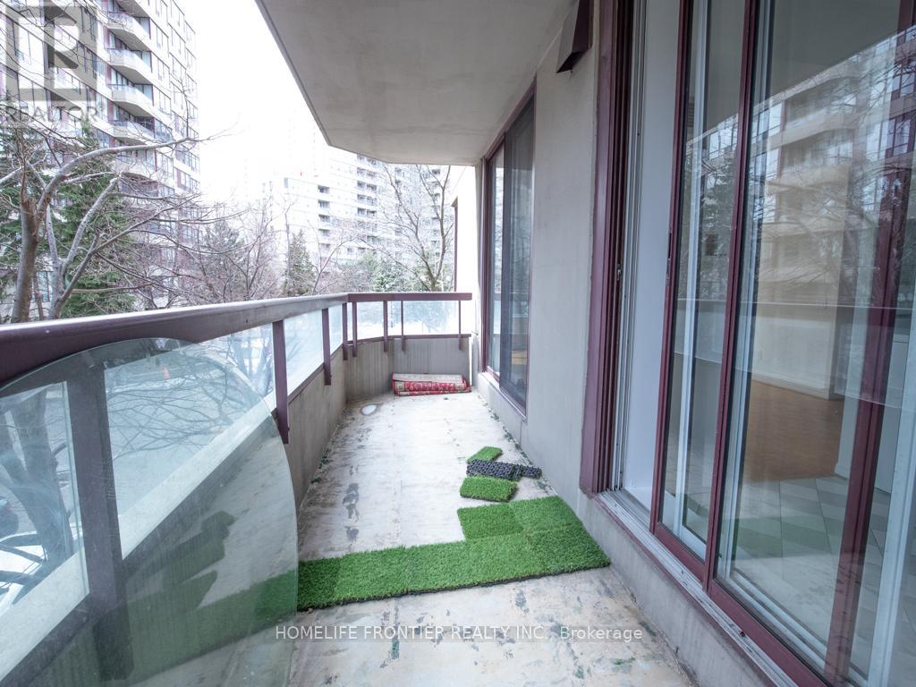 210 - 81 Townsgate Drive E, Vaughan, Ontario  L4J 8E6 - Photo 4 - N12077467