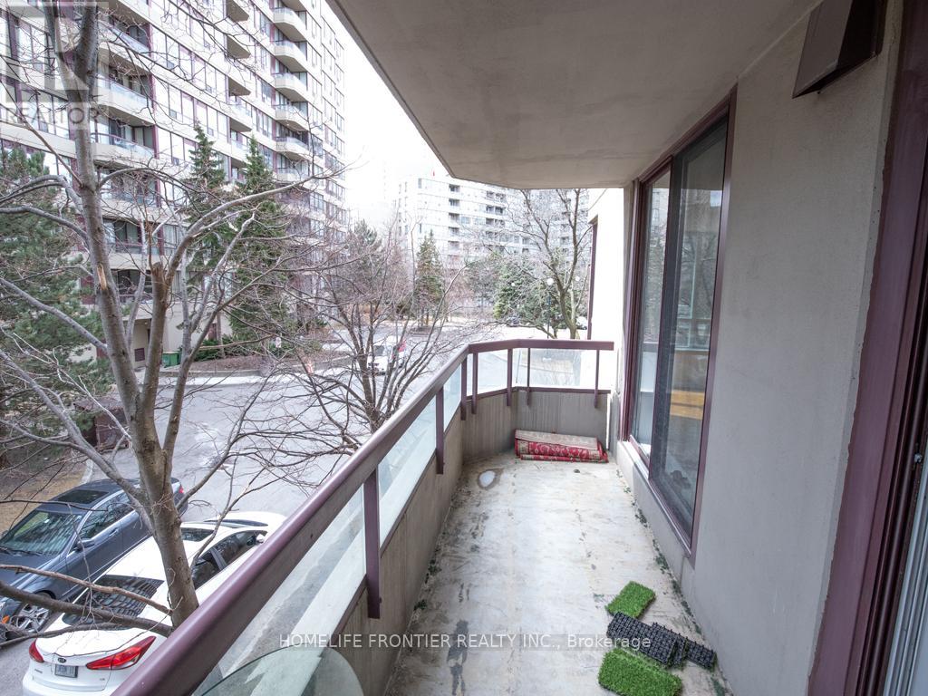 210 - 81 Townsgate Drive E, Vaughan, Ontario  L4J 8E6 - Photo 5 - N12077467