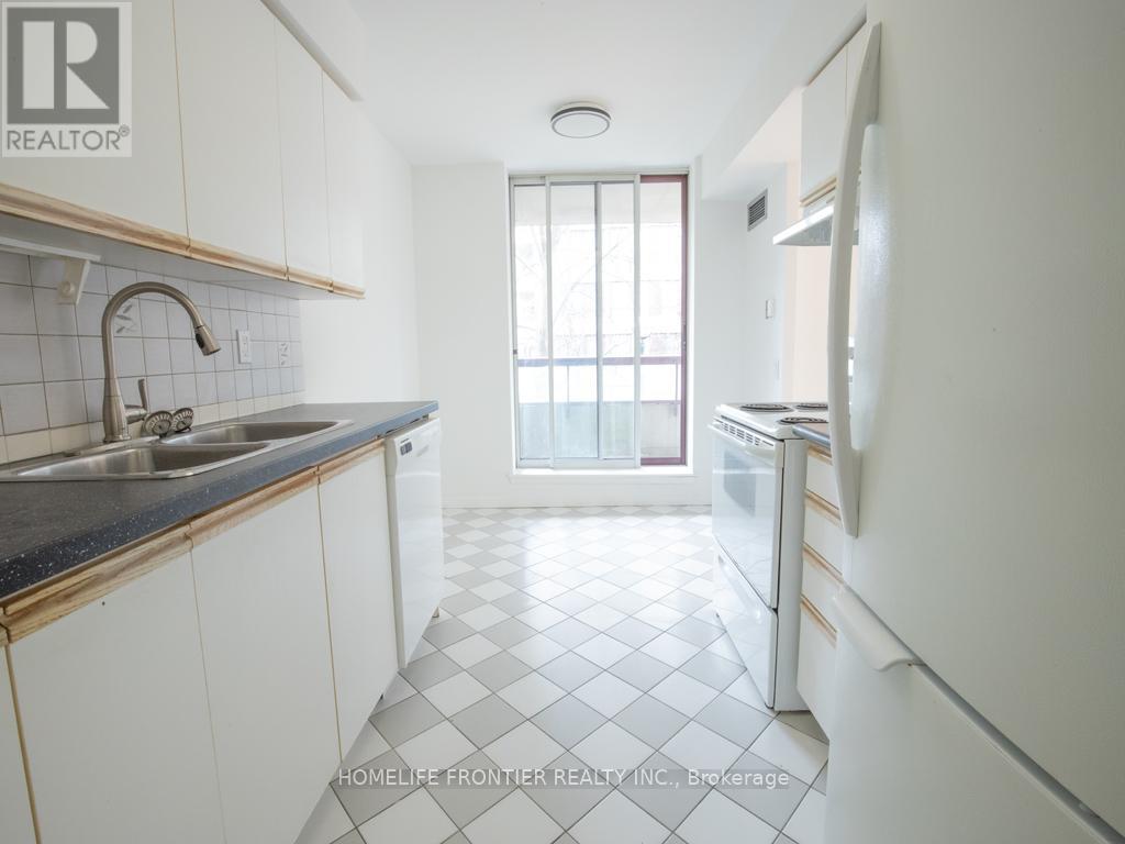 210 - 81 Townsgate Drive E, Vaughan, Ontario  L4J 8E6 - Photo 7 - N12077467