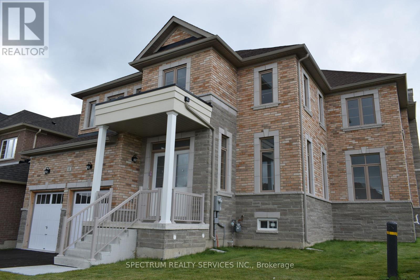 6 Barrow Avenue, Bradford West Gwillimbury, Ontario  L3Z 0W1 - Photo 2 - N12077514