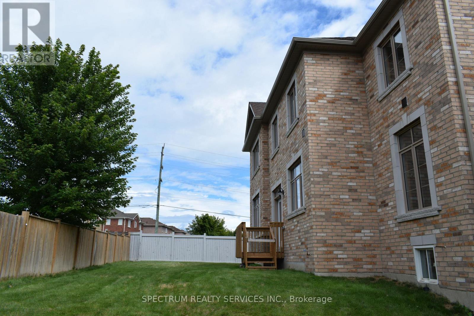6 Barrow Avenue, Bradford West Gwillimbury, Ontario  L3Z 0W1 - Photo 5 - N12077514