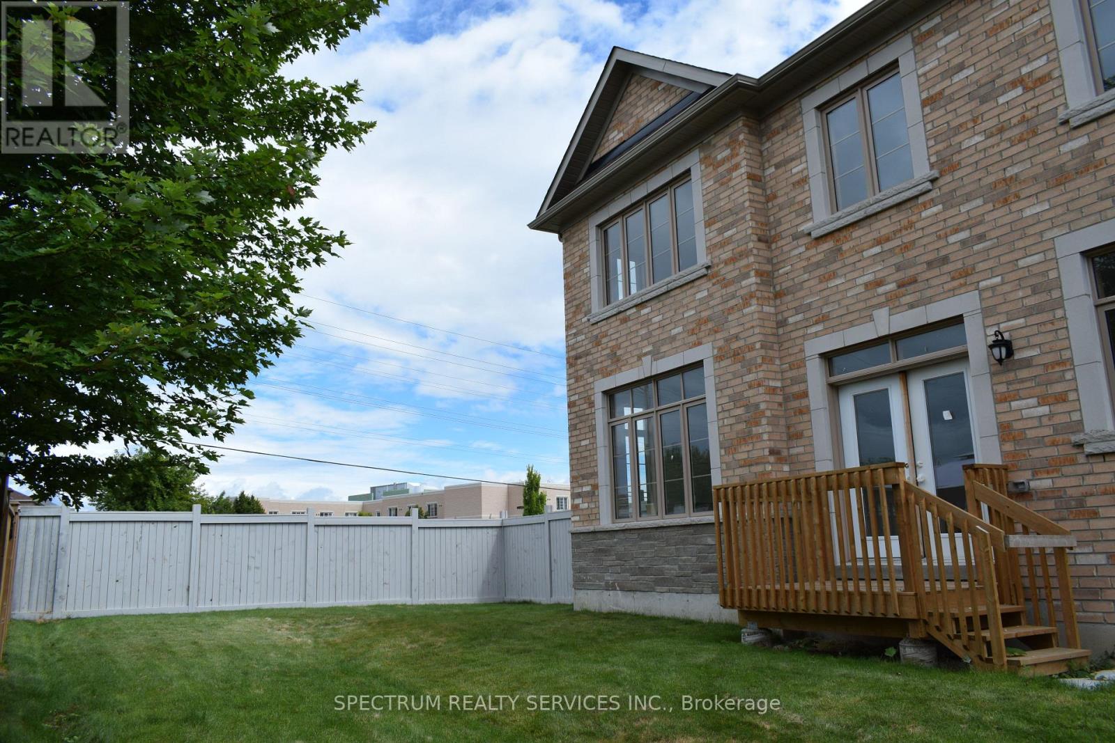 6 Barrow Avenue, Bradford West Gwillimbury, Ontario  L3Z 0W1 - Photo 6 - N12077514